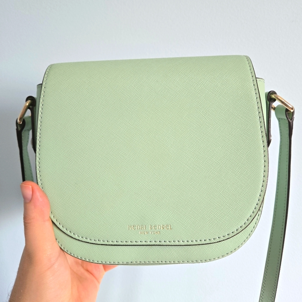 LIKE NEW Henri Bendel Mint Green Bag 💚